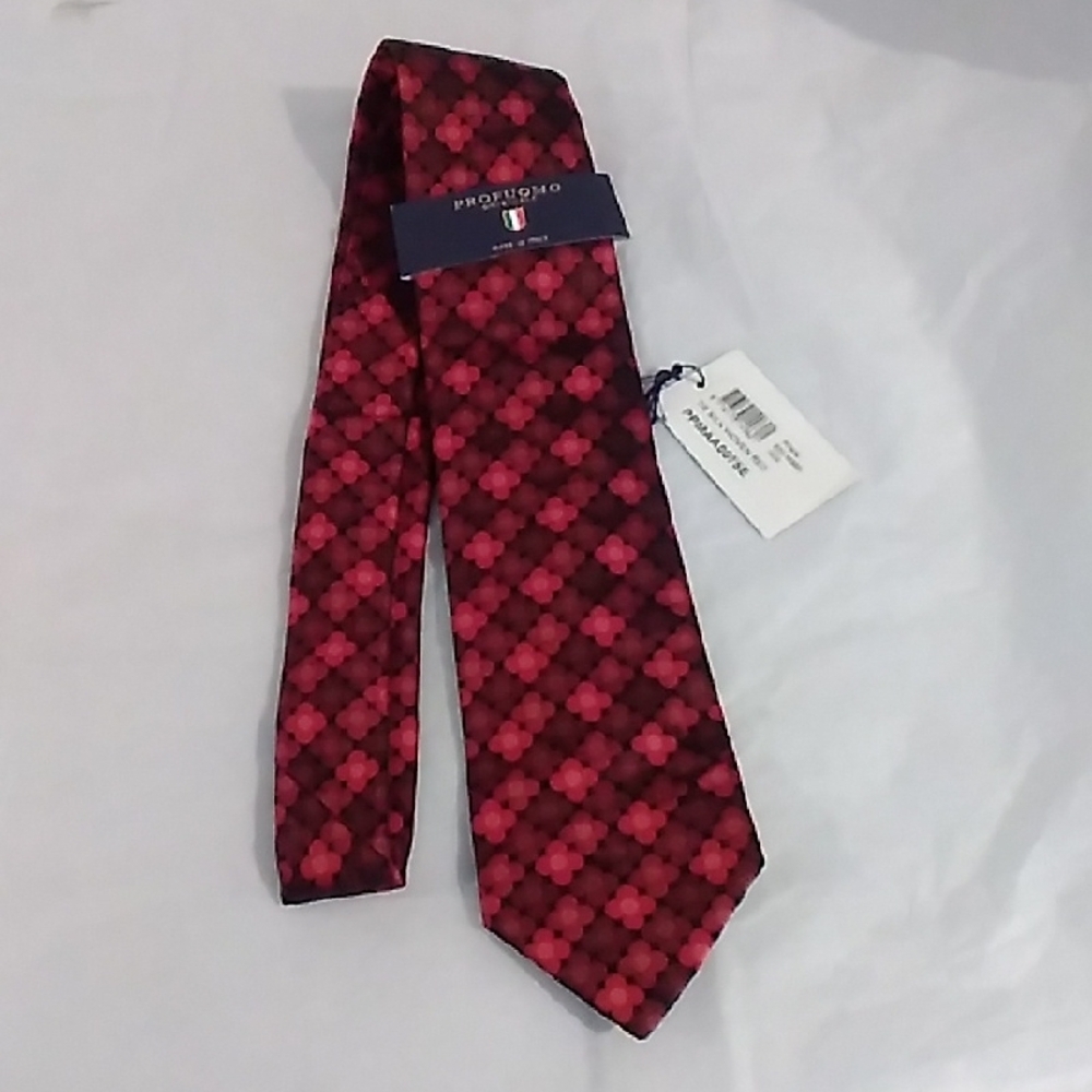 Red and Black Geometric Pattern Tie